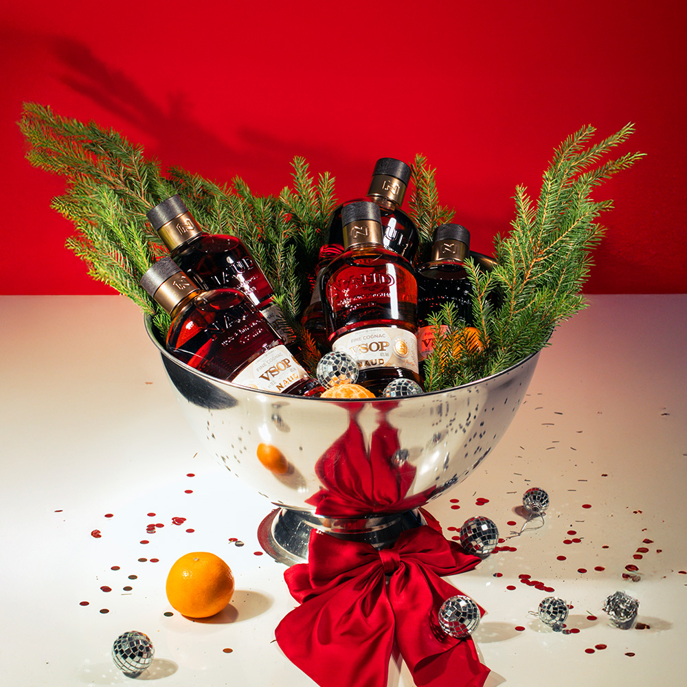 Новогодний тост с NAUD: французский коньяк — что подарить, с чем пить и как выбрать фото